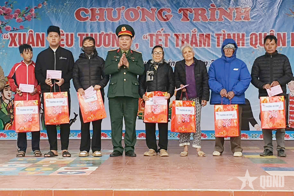 Quảng Ninh: Phường An Sinh sôi nổi chương trình “Xuân yêu thương - Tết thắm tình quân dân”