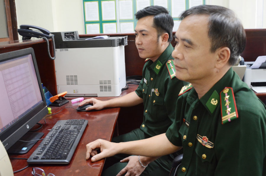 Chiến sĩ thành đồng: 