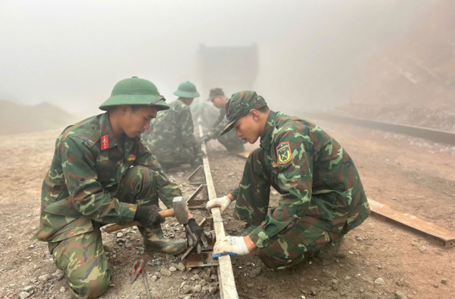 Chăm lo, bảo đảm Tết cho bộ đội nơi gian khó 