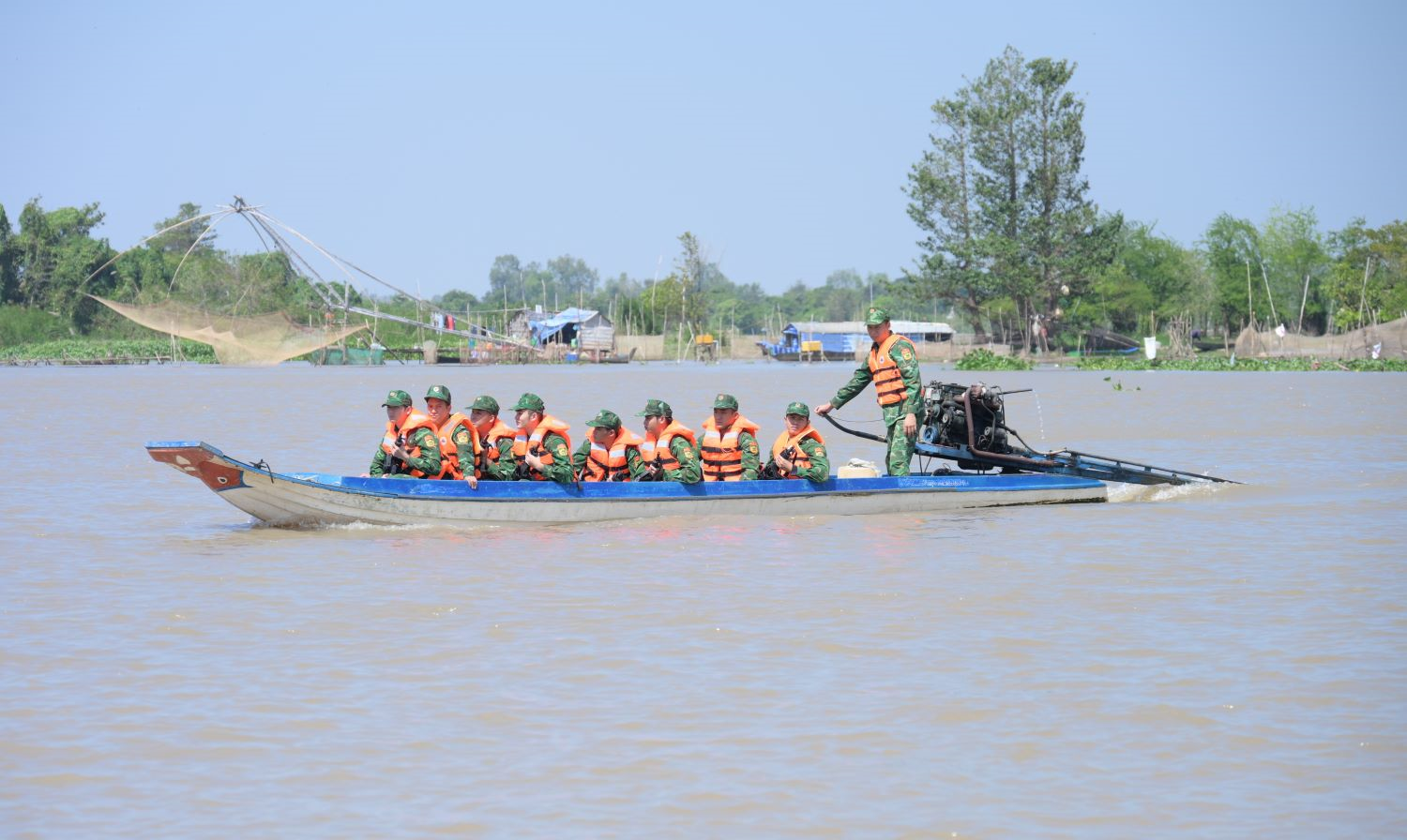 Tăng cường các biện pháp chống buôn lậu, vận chuyển trái phép hàng hóa       