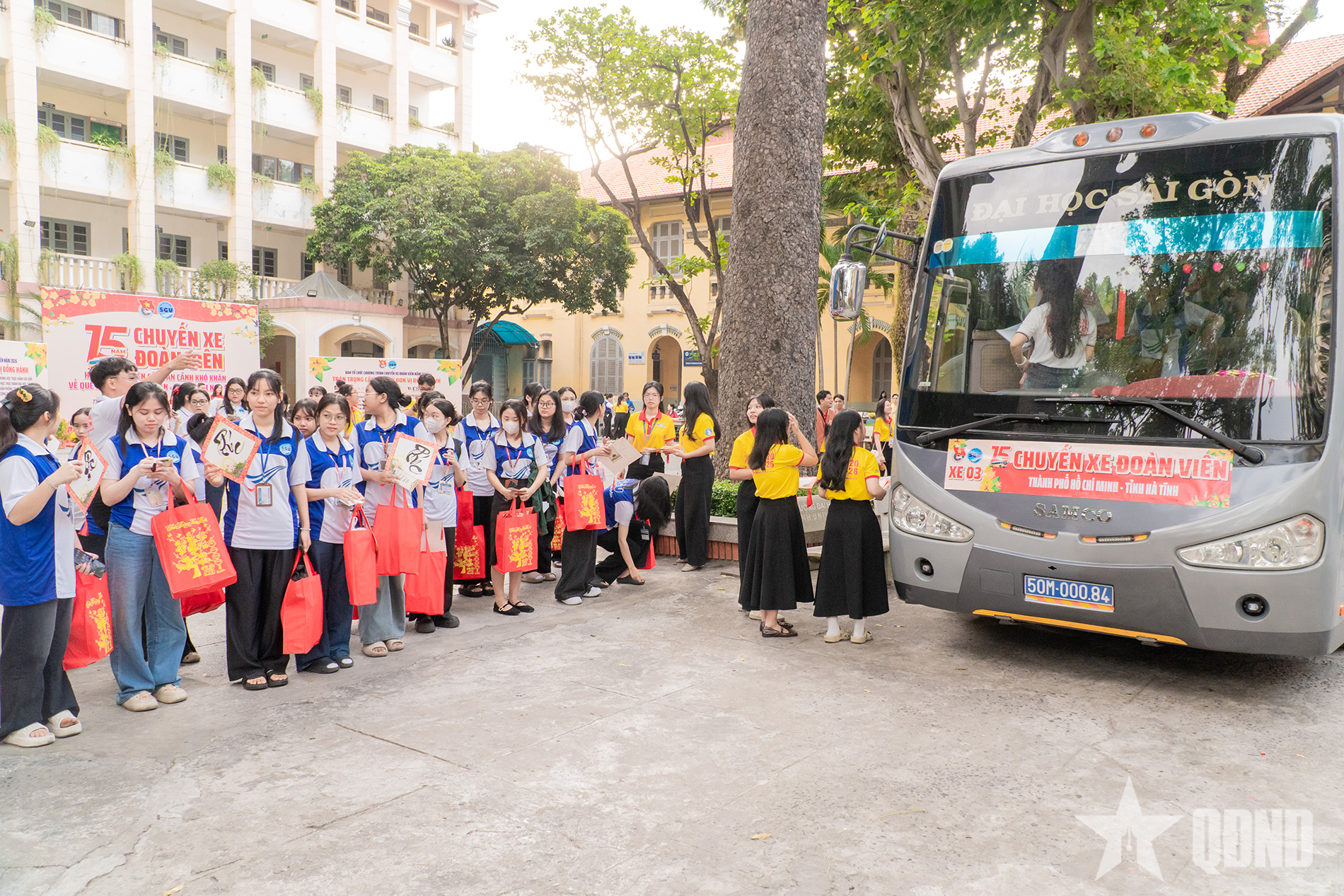 TP Hồ Chí Minh: Những chuyến xe nghĩa tình đưa sinh viên về quê đón Tết Nguyên đán