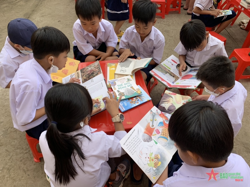 Góc nhìn giáo dục: Biểu hiện thương mại hóa biến tướng trong trường học