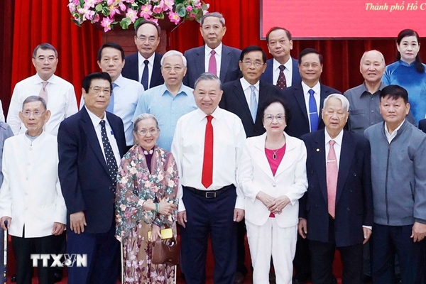 Tổng Bí thư Tô Lâm gặp mặt các đồng chí nguyên Ủy viên Trung ương Đảng khu vực phía Nam