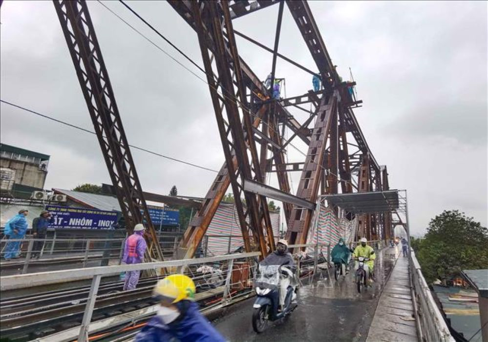 Cầu Long Biên dự kiến thông tàu từ 18 giờ ngày 9-2
