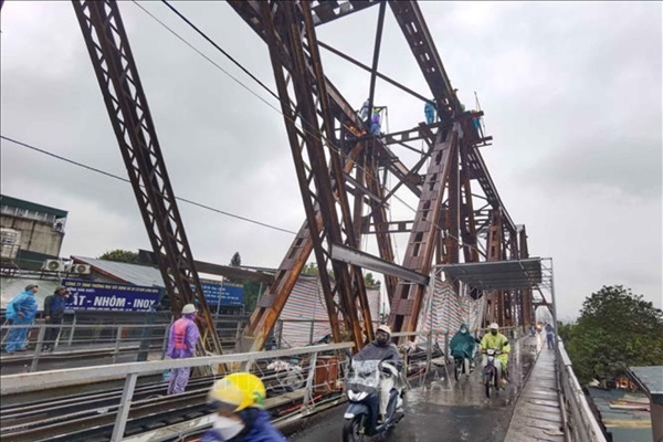 Cầu Long Biên dự kiến thông tàu từ 18 giờ ngày 9-2