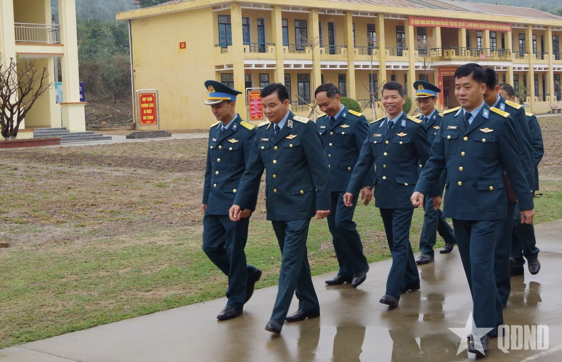 Chính ủy Quân chủng Phòng không - Không quân kiểm tra, chúc Tết Trung đoàn 284