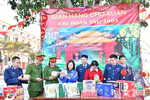 Vùng Cảnh sát biển 1: Đoàn cơ sở Hải đội 102 trao quà tặng học sinh Hà Tĩnh