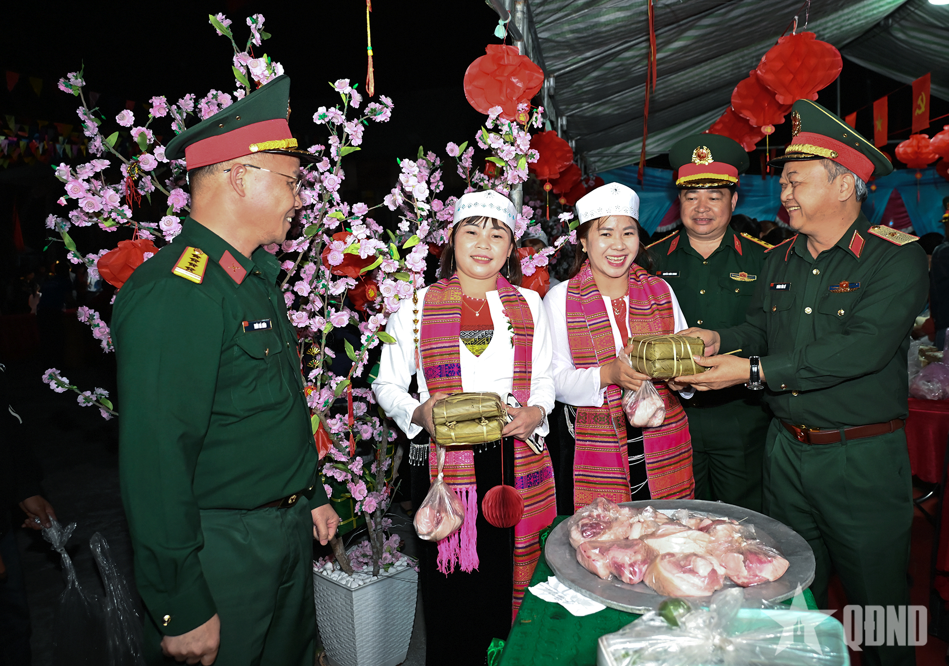 Đoàn Kinh tế - Quốc phòng 732 (Binh đoàn 15): Xuân biên giới thắm tình quân dân