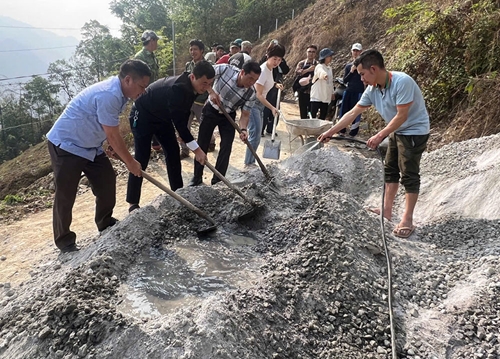 Đảng viên cao tuổi gương mẫu xây dựng nông thôn mới