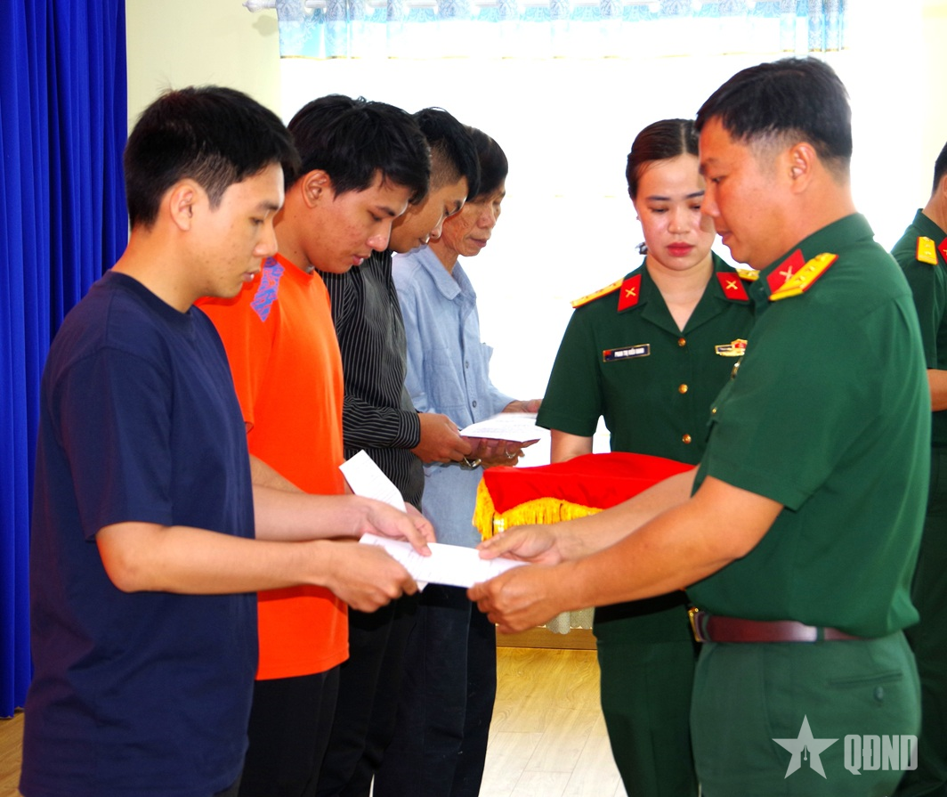 Phường Phú Lợi (TP Cần Thơ): Trao quyết định gọi công dân nhập ngũ năm 2026