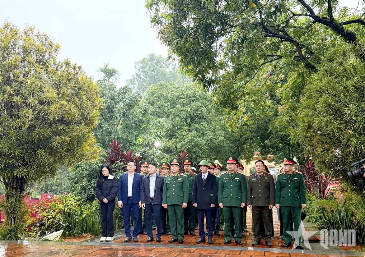 Trường Sĩ quan Lục quân 1 dâng hương tri ân Anh hùng liệt sĩ

