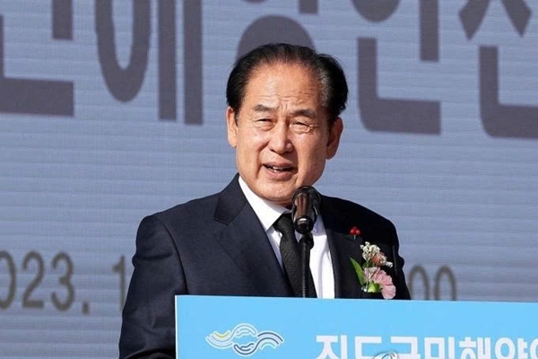 Hàn Quốc Huyện trưởng Jindo bị khai trừ vì phát ngôn coi thường phụ nữ Việt Nam