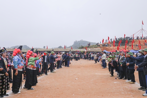 Sắc xuân nơi “rốn lũ”