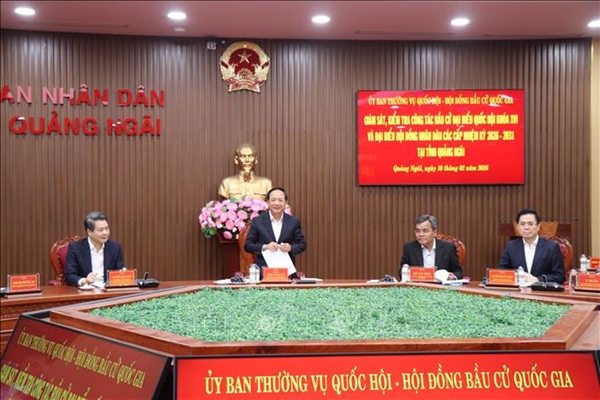 Đồng chí Trịnh Văn Quyết kiểm tra công tác bầu cử tại tỉnh Quảng Ngãi