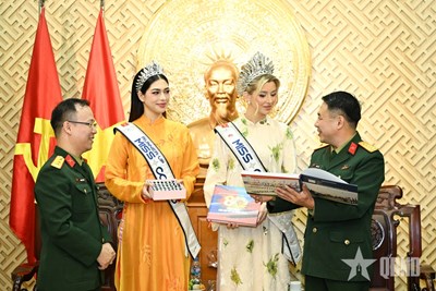 Gallery - Báo Quân đội nhân dân đón hai đoàn hoa hậu