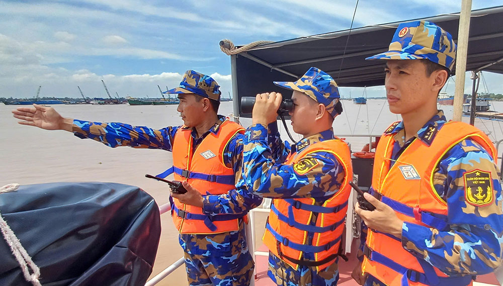 Trên tàu có đủ hương vị ngày Tết