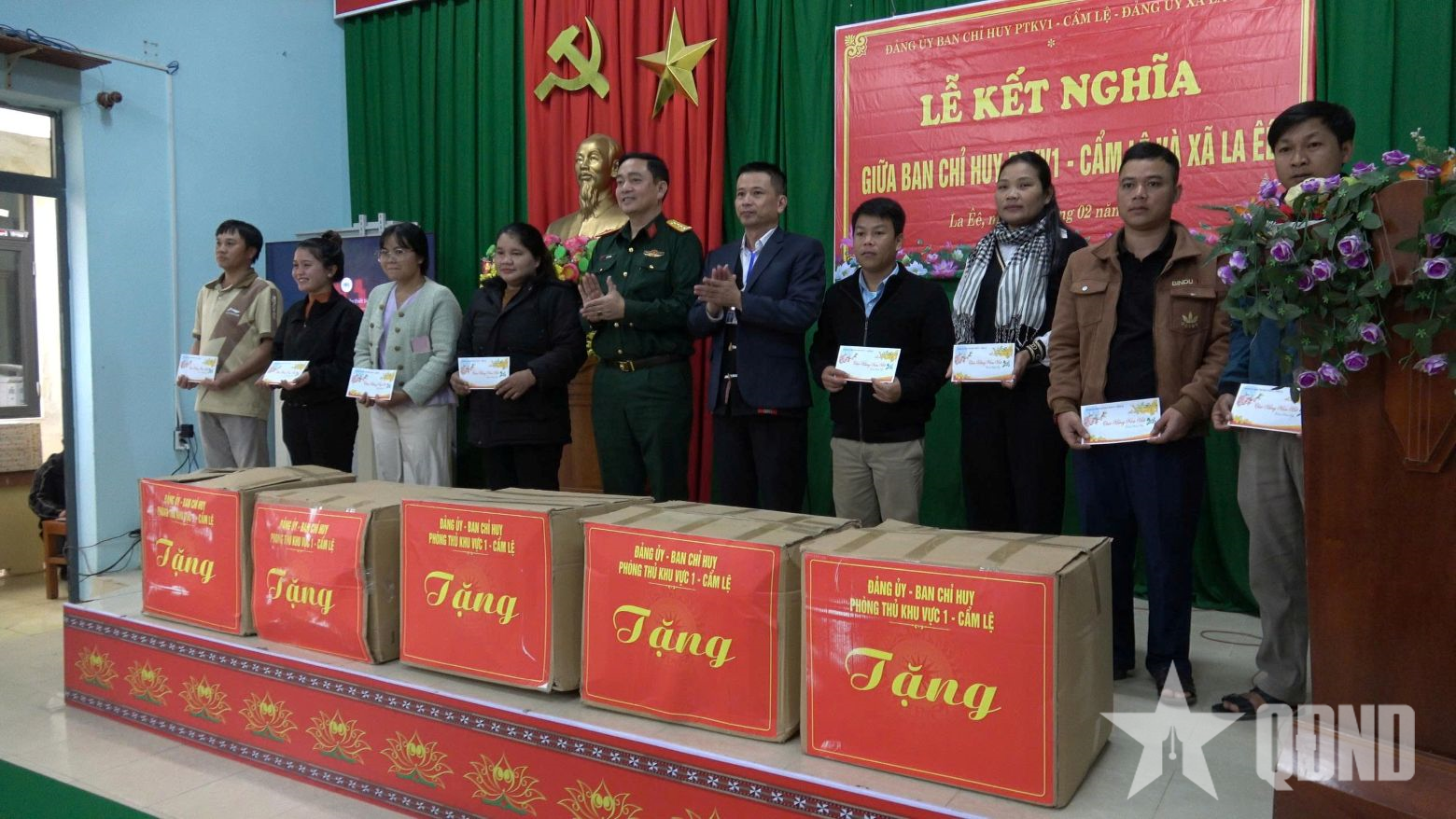 La Êê sâu nặng nghĩa tình