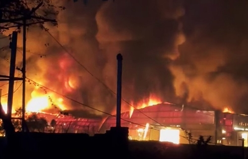 Cháy 1.000m2 nhà xưởng ở Hưng Yên