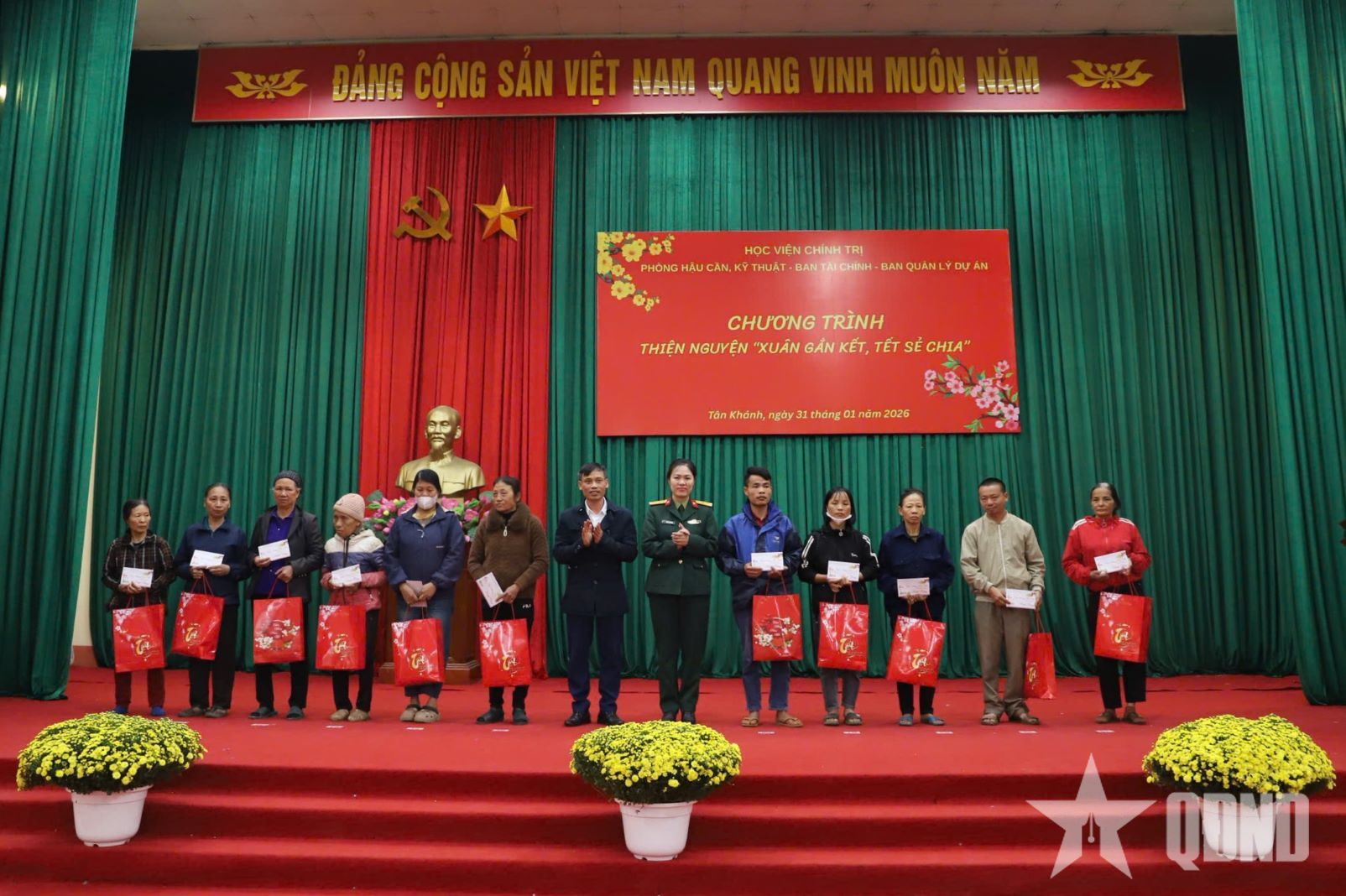 Lan tỏa tinh thần “Tương thân, tương ái” của phụ nữ Học viện Chính trị

