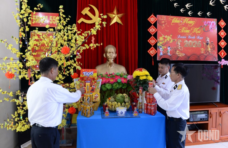 Xuân ấm trên đảo tiền tiêu