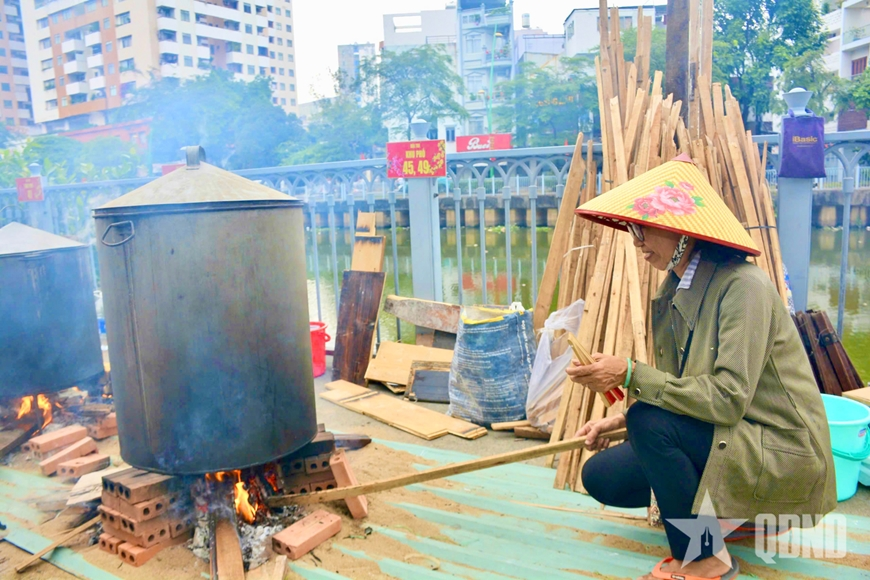 TP Hồ Chí Minh: Nghĩa tình nồi bánh Tết