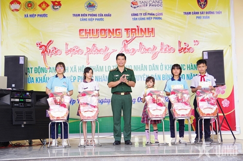 Đoàn kết như Tết