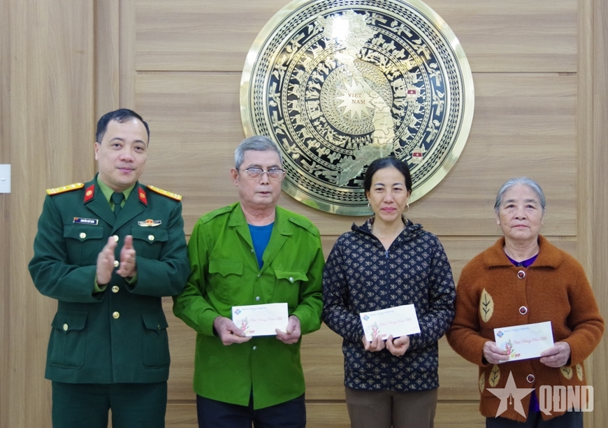 Nghĩa tình người chiến sĩ Thông tin