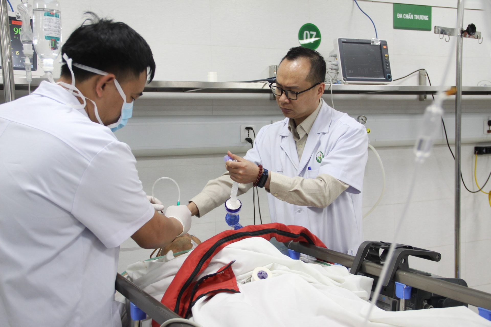 Bộ Y tế kiểm tra đột xuất việc trực cấp cứu, khám, chữa bệnh dịp Tết