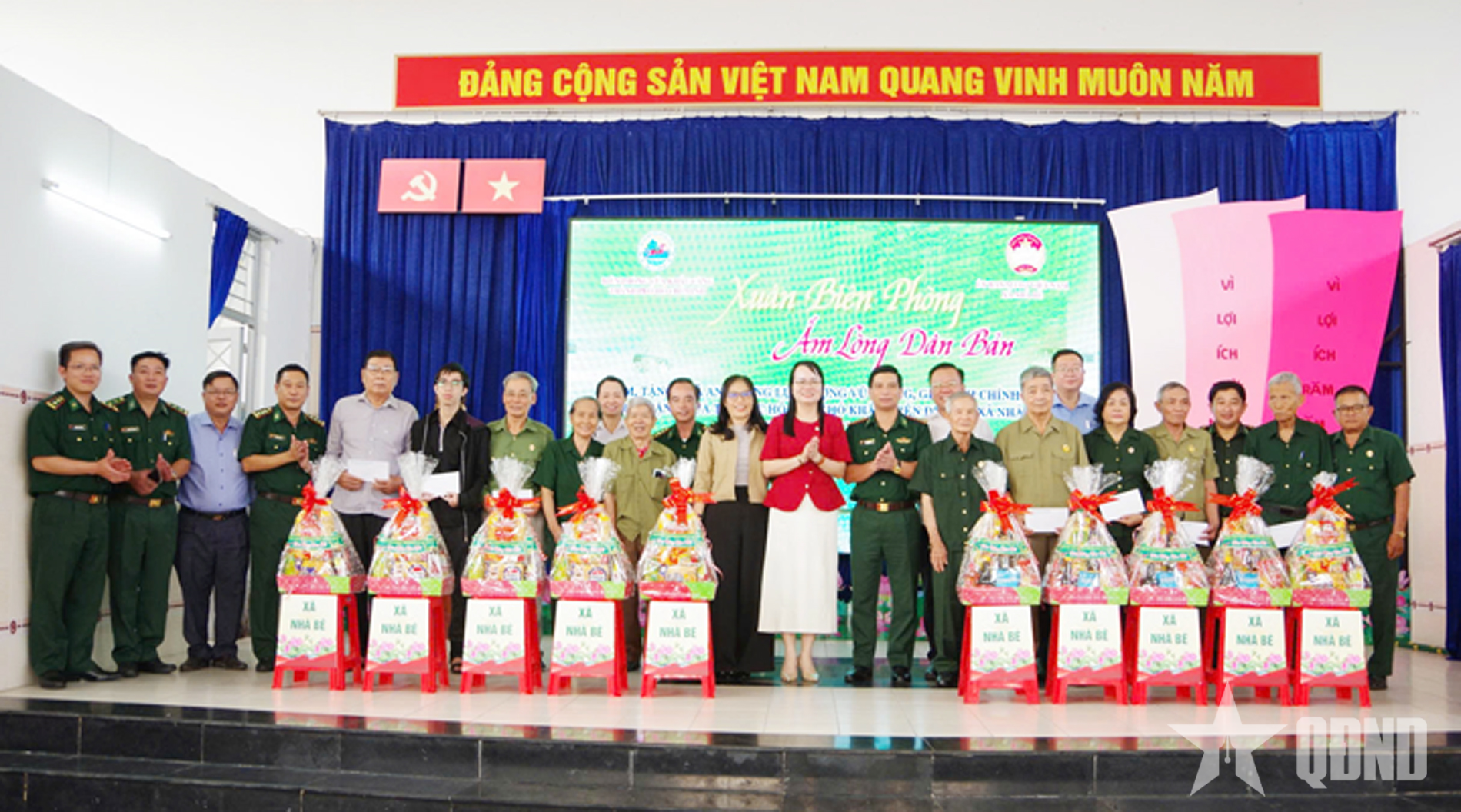 “Xuân biên phòng - Ấm lòng dân bản” trên vùng cảng biển TP Hồ Chí Minh