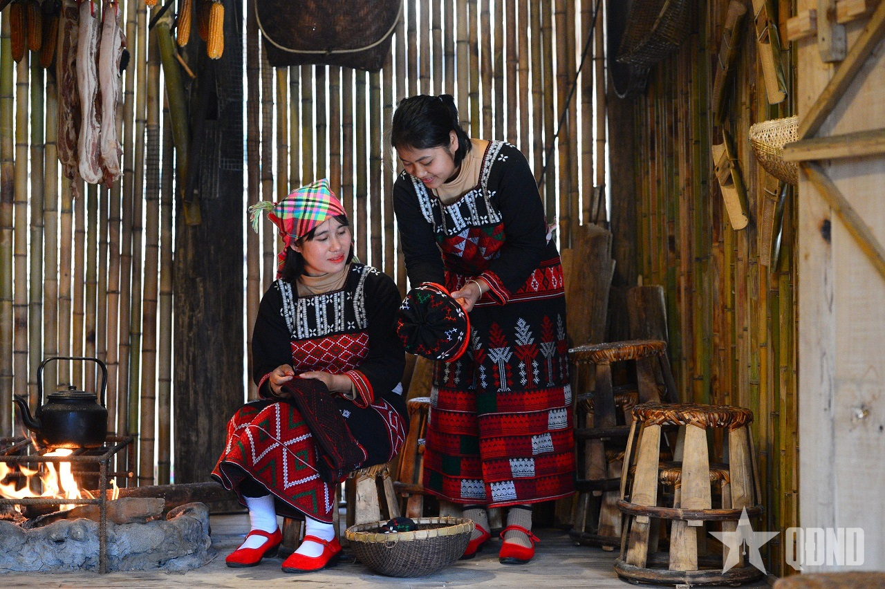 Độc đáo trang phục người Xá Phó ở Lào Cai