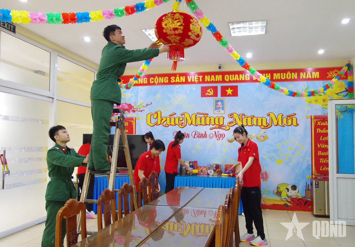 Tết sớm ở câu lạc bộ bóng chuyền nữ Thông tin - Binh đoàn 19

