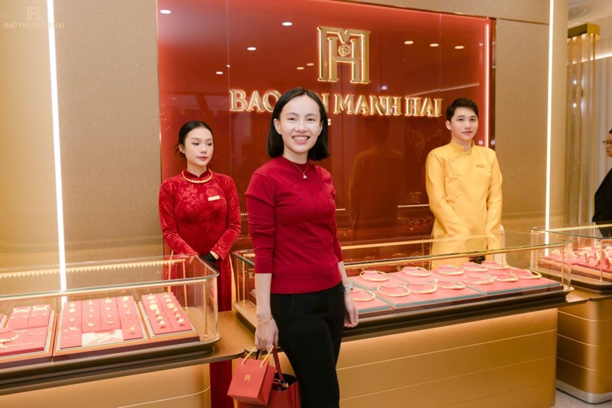 Giá vàng hôm nay (13-2): Neo cao kỷ lục, 181 triệu đồng/lượng