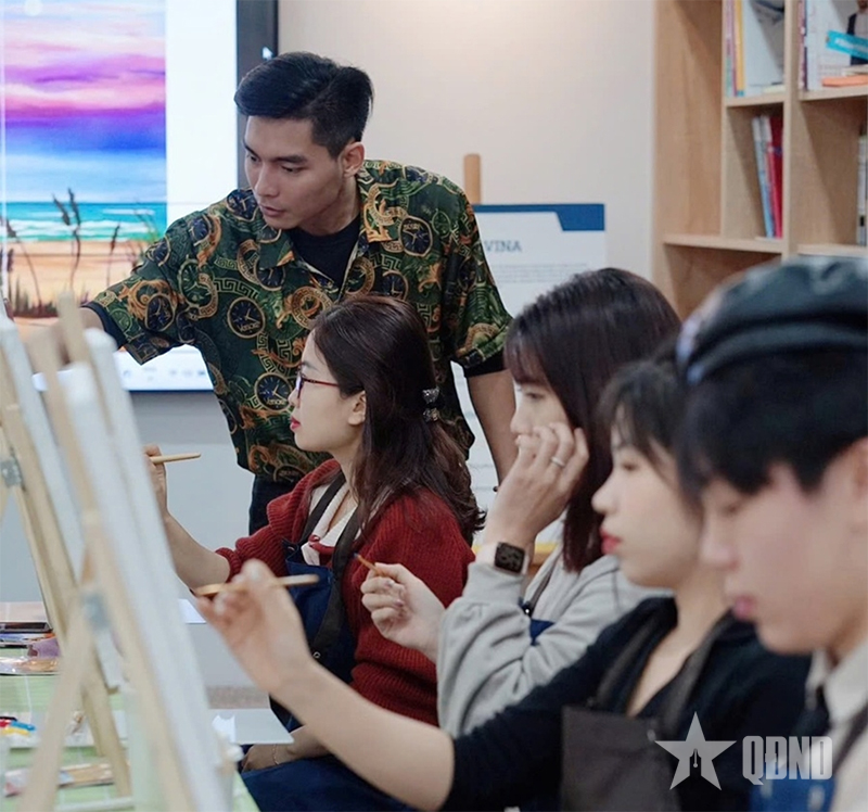 Cựu quân nhân truyền đam mê hội họa