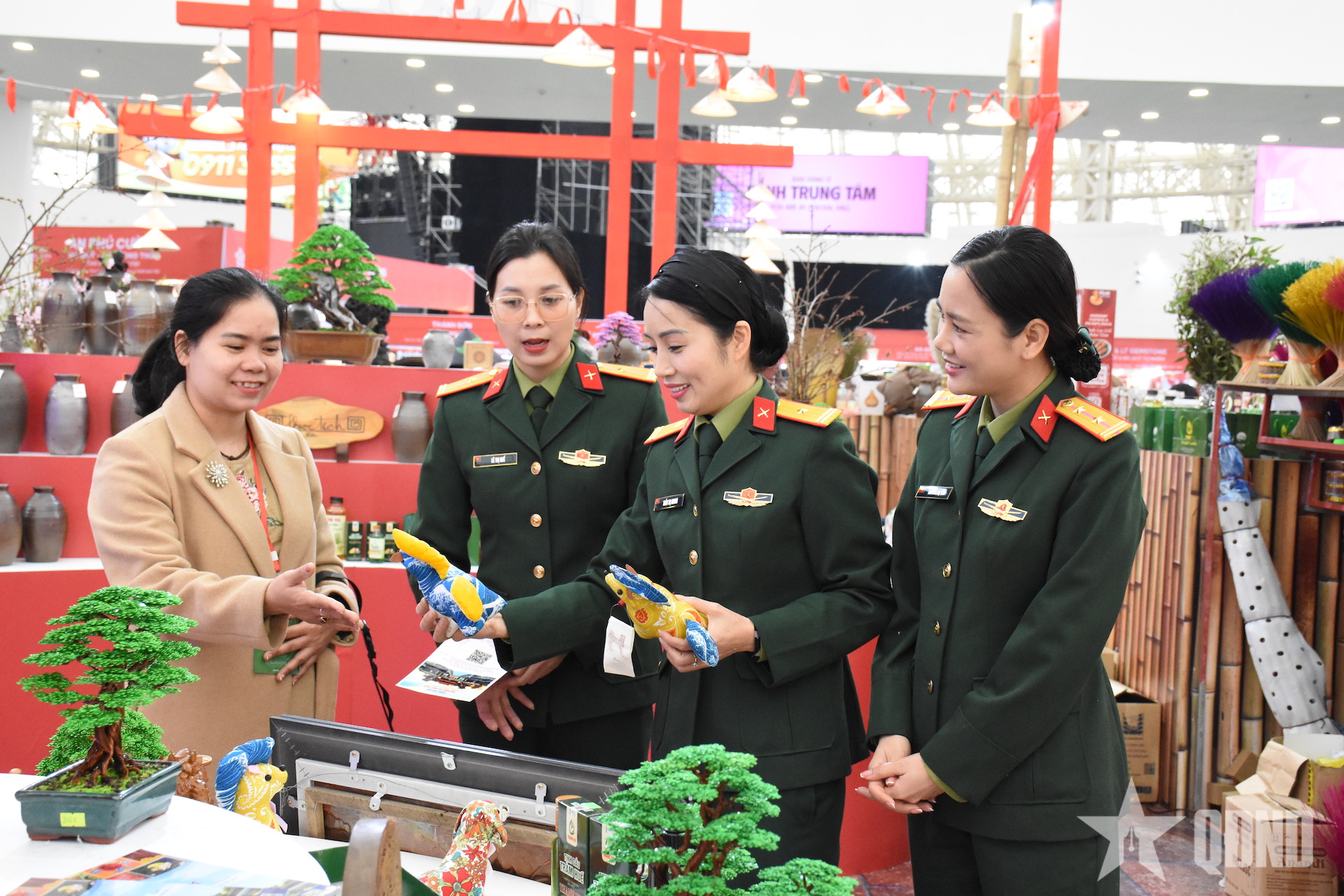 Hội chợ Mùa Xuân 2026 đón nhiều đoàn khách tham quan, trải nghiệm