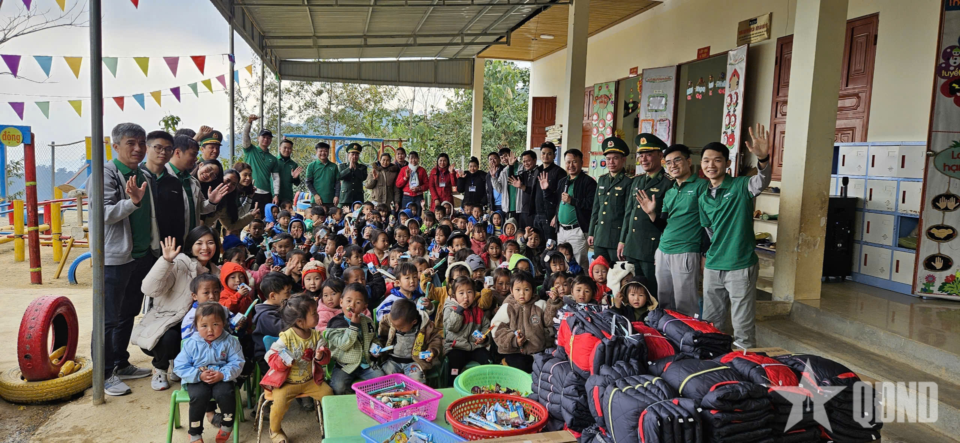 Xuân về trên vùng biên Huồi Pốc