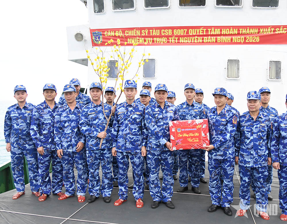 Tết trên biển “xôm” hơn nhờ Bộ đội Cụ Hồ