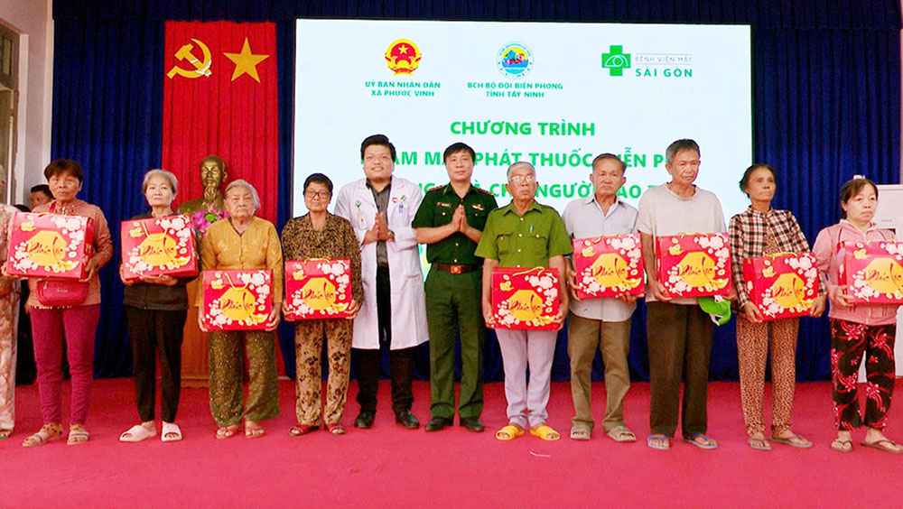 Giúp dân đón xuân mới an vui