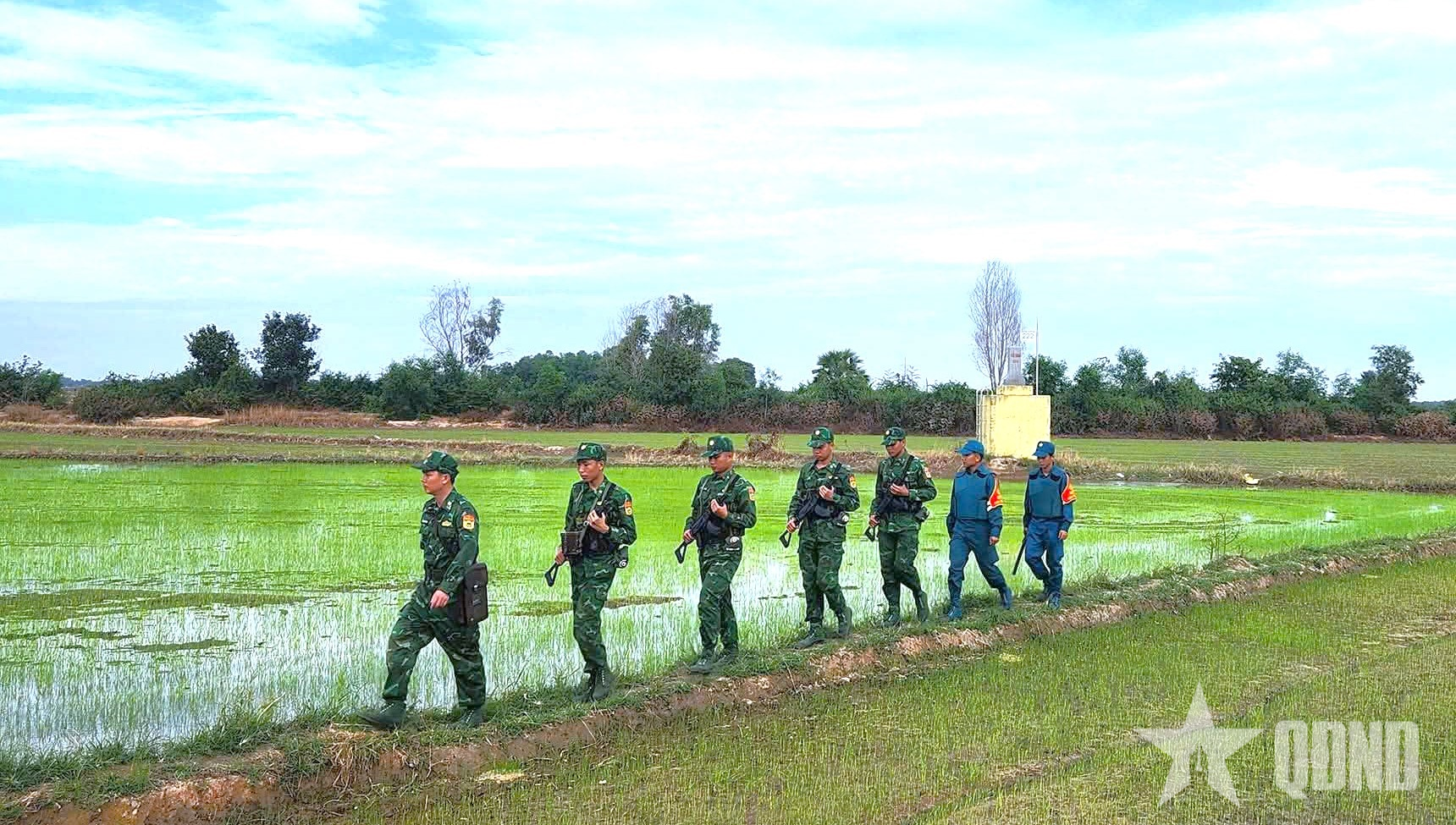 Giữ vững biên giới, phấn khởi mừng đón xuân