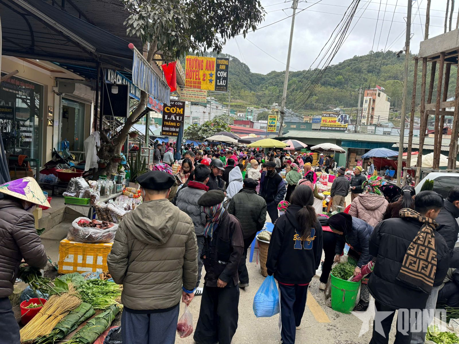 Xuân về trên chợ phiên Đồng Văn