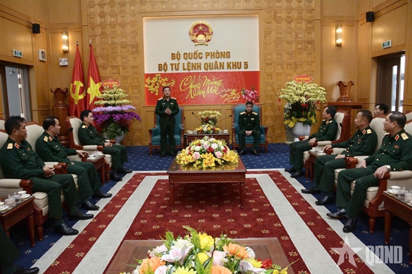 Thượng tướng Trương Thiên Tô thăm, chúc Tết Bộ tư lệnh Quân khu 5
