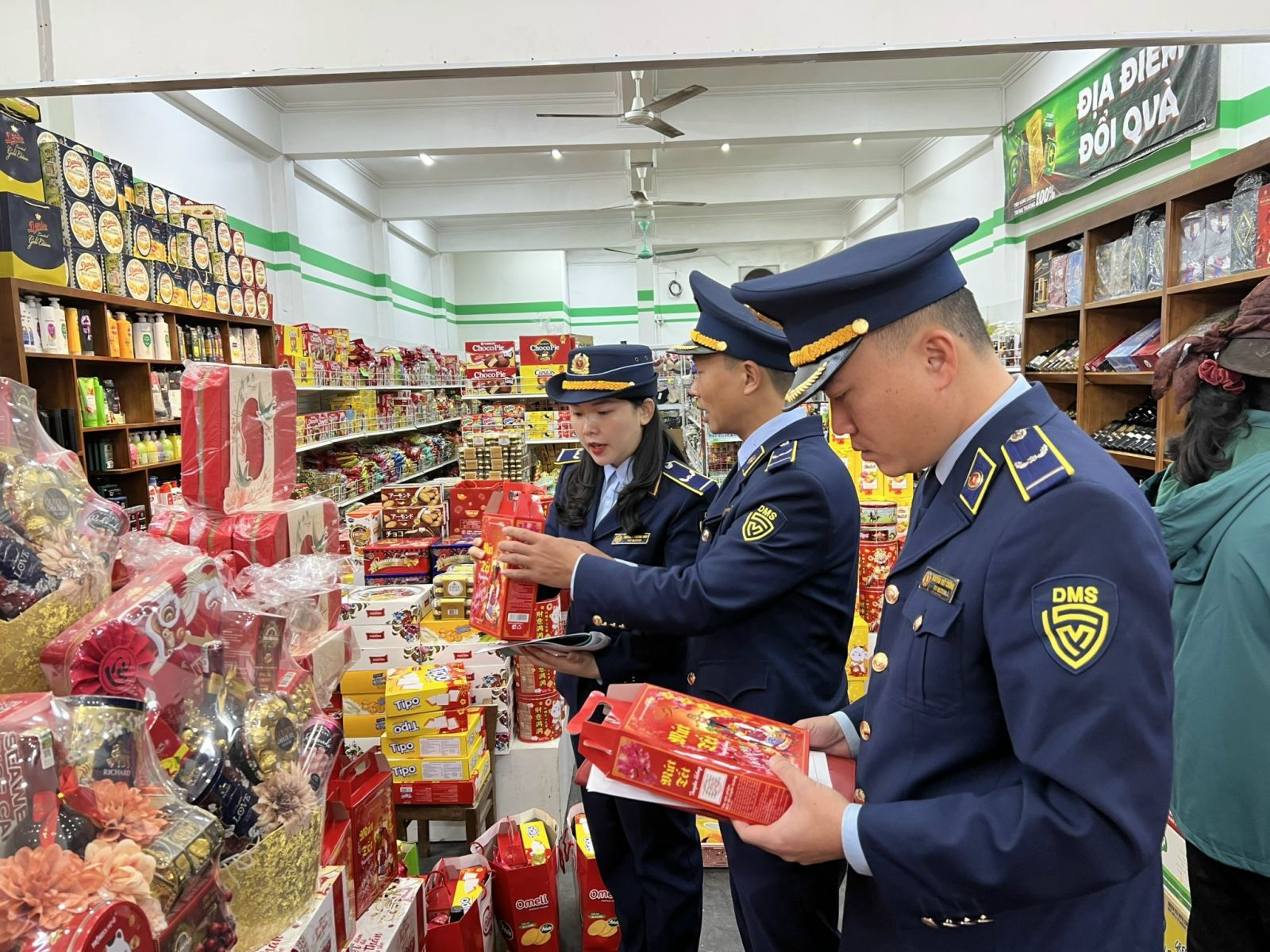 Hàng giả bủa vây thị trường Tết

