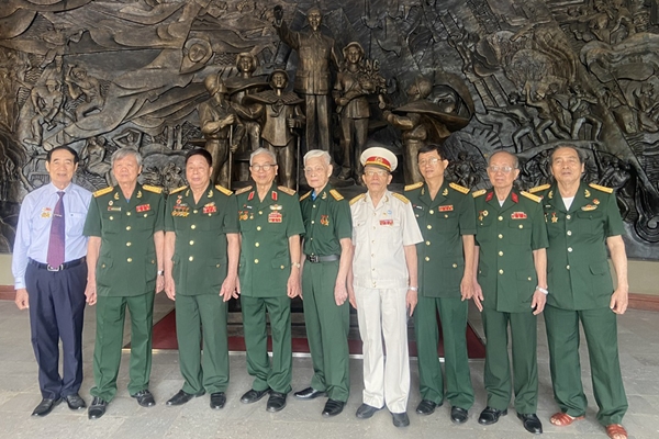 Đón Tết ở Trại Davis