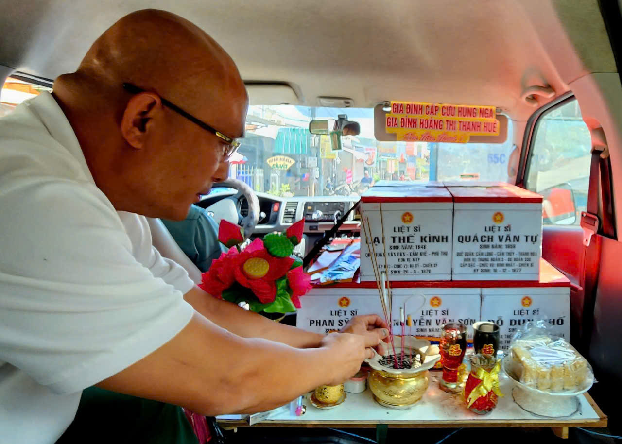 Những chuyến xe lặng thầm đưa liệt sĩ trở về đất mẹ