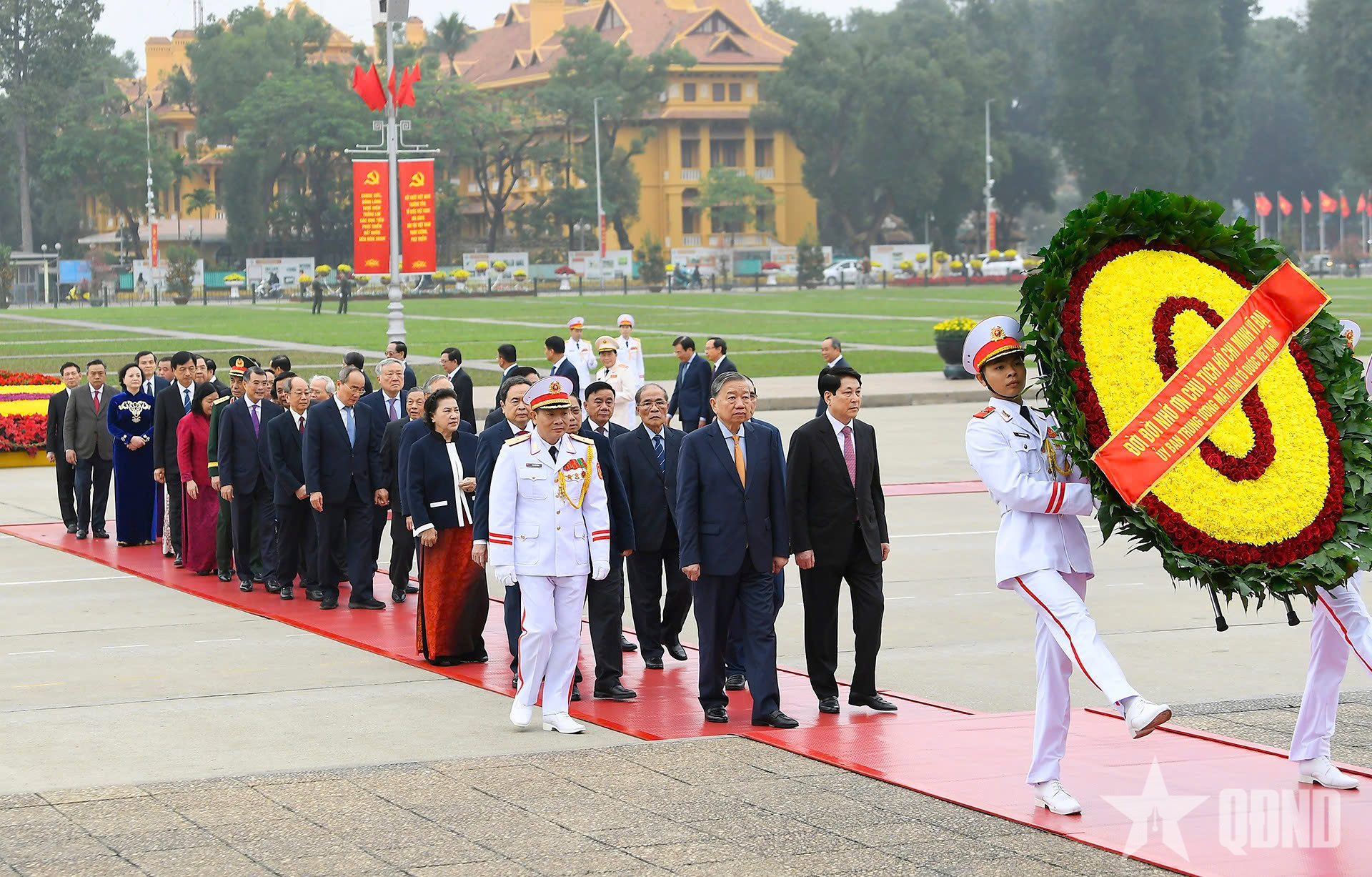 Lãnh đạo Đảng, Nhà nước, Quân đội vào Lăng viếng Chủ tịch Hồ Chí Minh