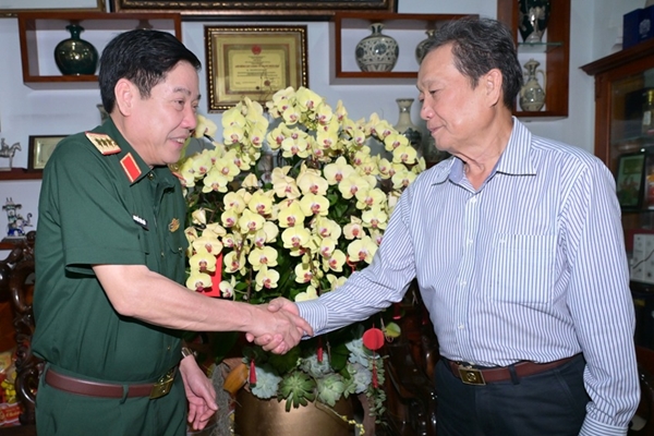 Thượng tướng Nguyễn Văn Gấu thăm, chúc Tết các đồng chí nguyên lãnh đạo Bộ Tổng Tham mưu