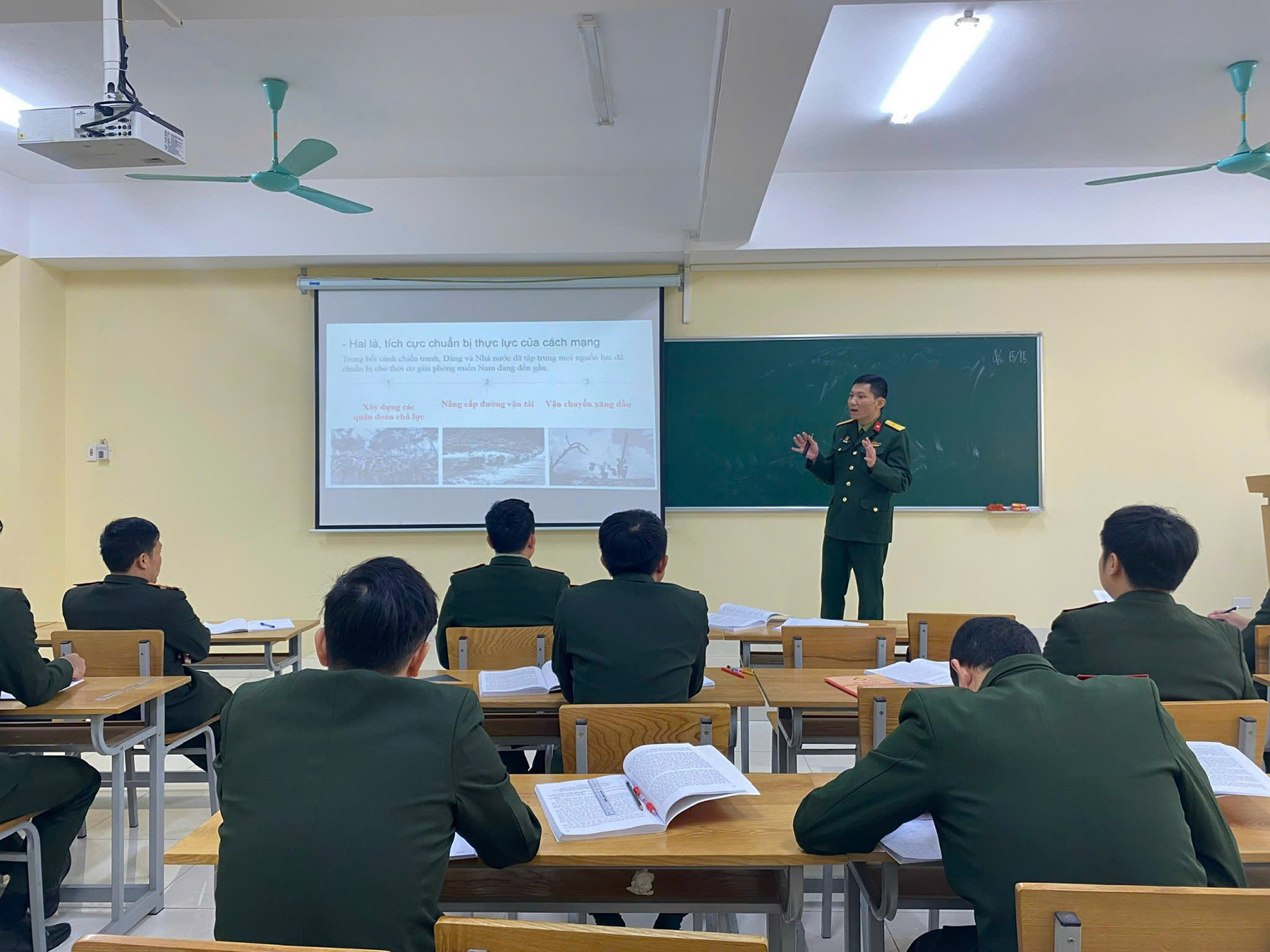 Xây dựng đội ngũ giảng viên các nhà trường Quân đội theo tinh thần Đại hội Đảng bộ Quân đội lần thứ XII