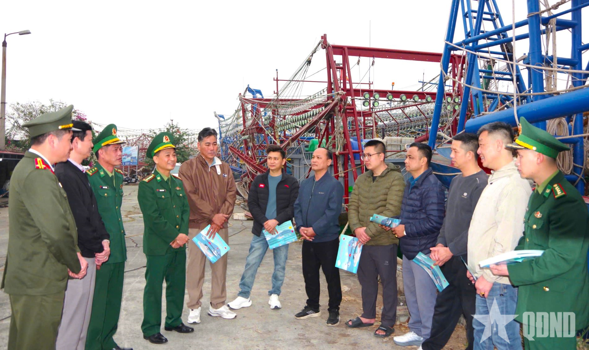 Bộ đội Biên phòng TP Hải Phòng: Trao quà Tết tặng ngư dân bảo vệ chủ quyền biển, đảo