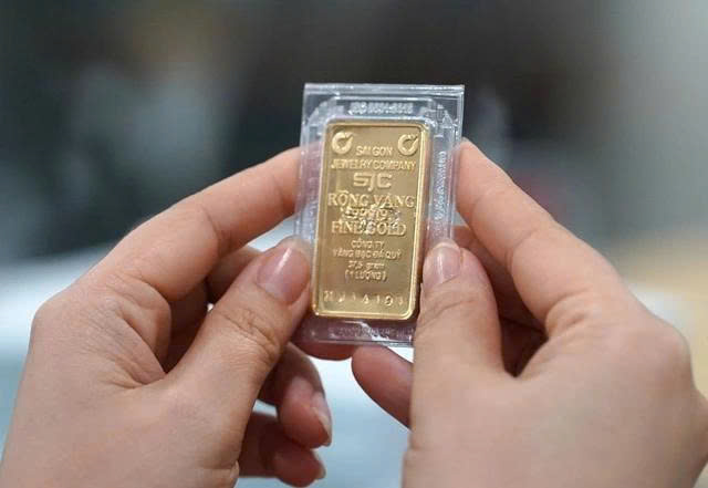 Giá vàng hôm nay (trưa 13-2): Đảo chiều giảm sốc

