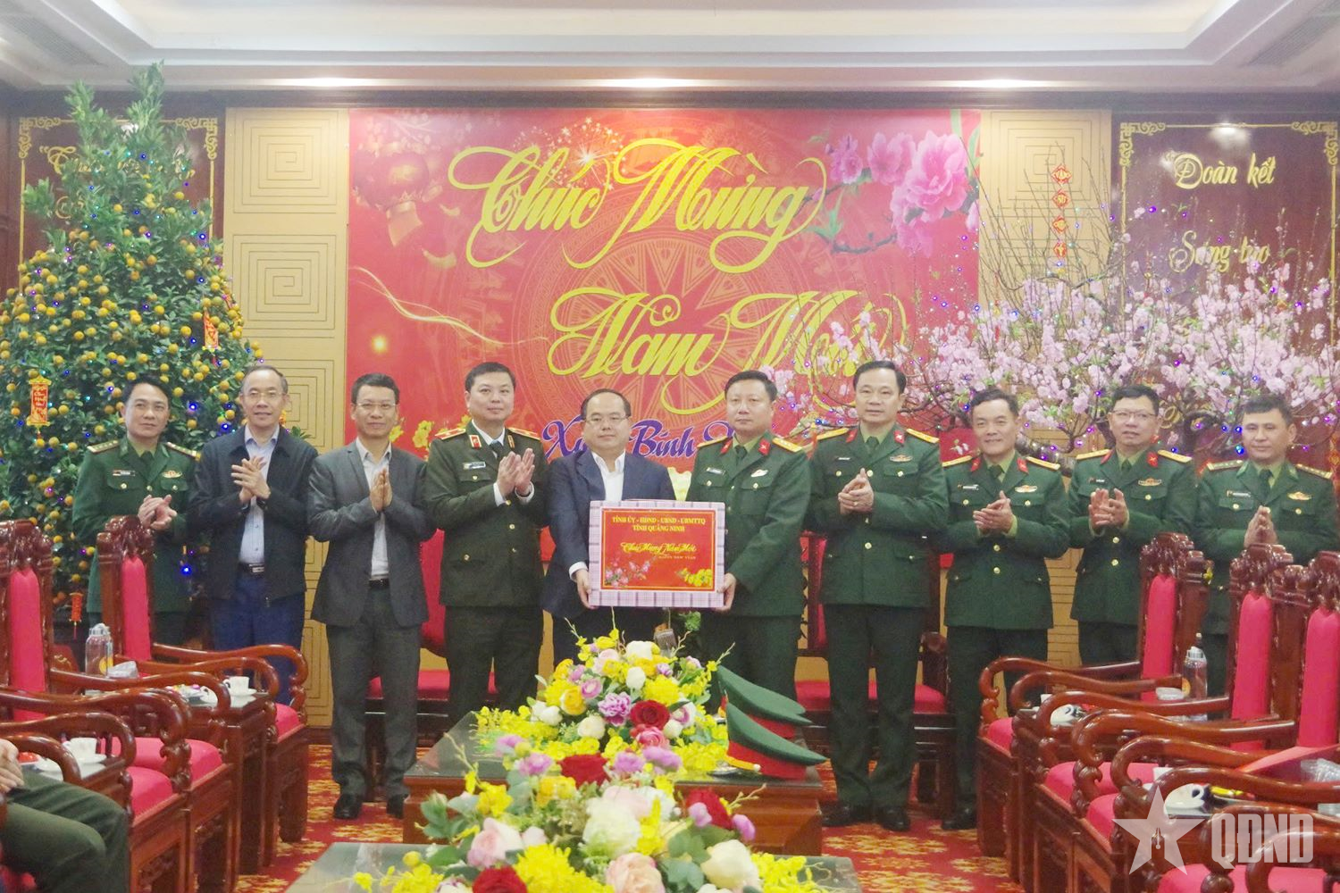 Bí thư Tỉnh ủy Quảng Ninh thăm, chúc Tết cán bộ, chiến sĩ Bộ CHQS tỉnh