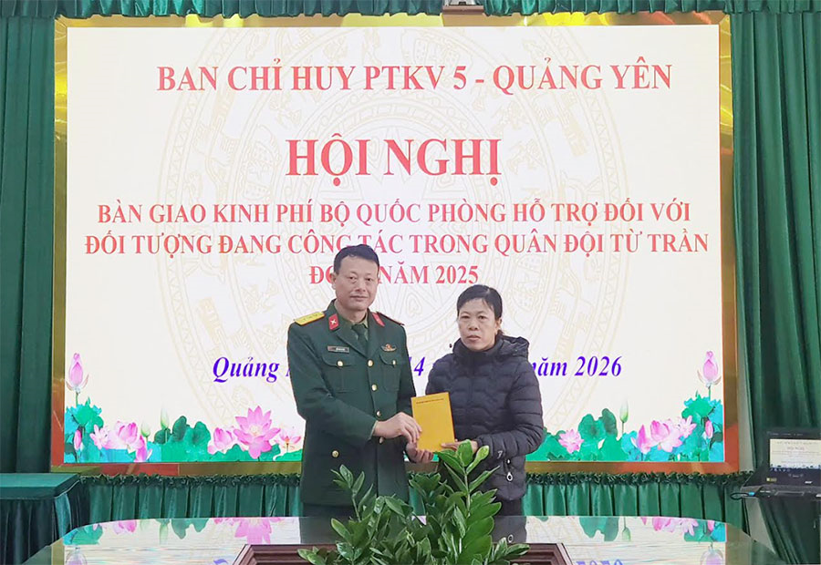 Quảng Ninh: Bàn giao kinh phí của Bộ Quốc phòng hỗ trợ gia đình quân nhân từ trần

​